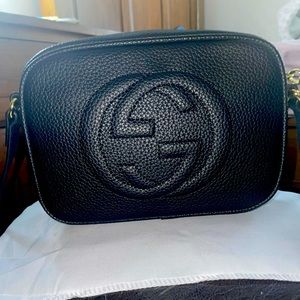 Beautiful black crossbody purse. PLEASE READ DESCRIPTION